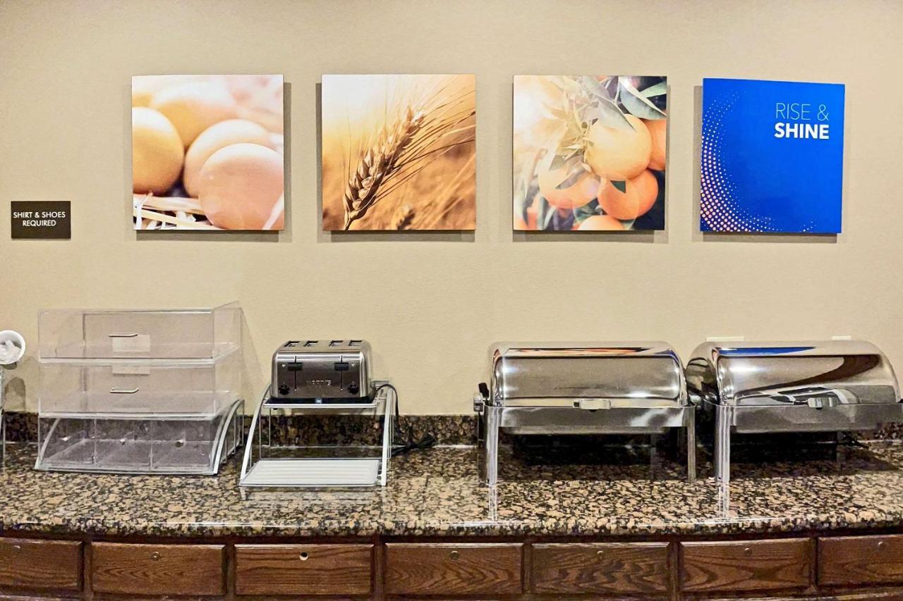 Comfort Suites Oshkosh Luaran gambar